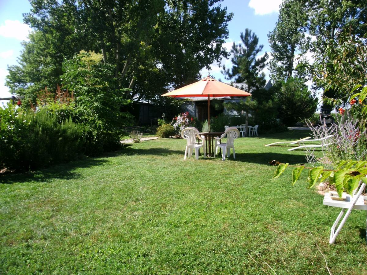 Le Bord De L'Eau Bed & Breakfast Sainte-Terre Екстериор снимка